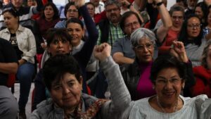 Adultos mayores reciben segundo pago de 2,600 pesos en apoyo bimestral en Baja California