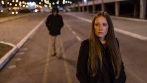 En México, el 80 % de los feminicidios comienzan por el acecho