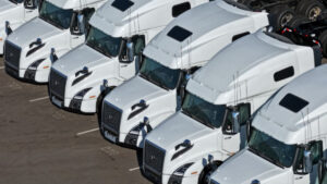 ¿Cómo golpea a México el nuevo arancel de Trump a camiones pesados?