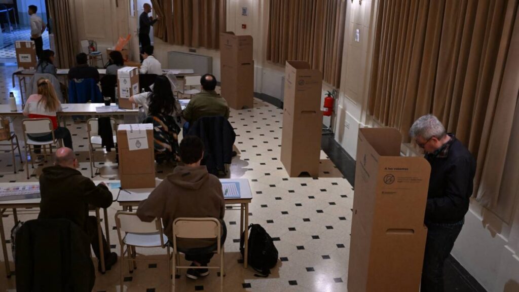 Argentina celebra elecciones legislativas de medio término.