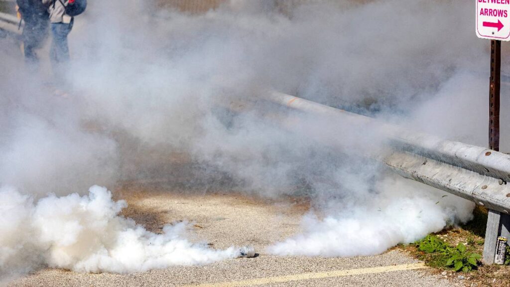 arresto-desata-enfrentamiento-con-residentes-y-gases-lacrimogenos-en-chicago