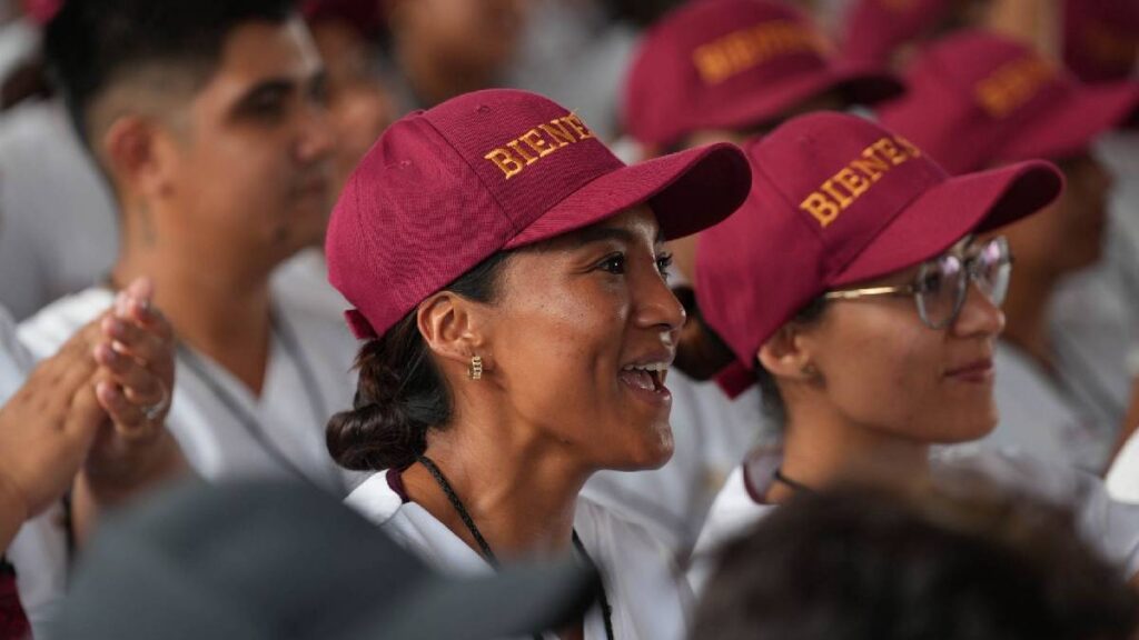 Renuncia Anallely López a Bienestar Puebla tras ser vinculada con el líder transportista detenido por nexos con el CJNG.