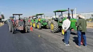 Se mantiene bloqueo total en 19 tramos carreteros de Guanajuato
