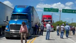 “Estamos siendo demasiado pacientes”, advierte campesino por bloqueos