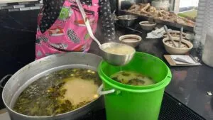 “Viernes Garnachero”: ricos caldos de gallina en la Morelos