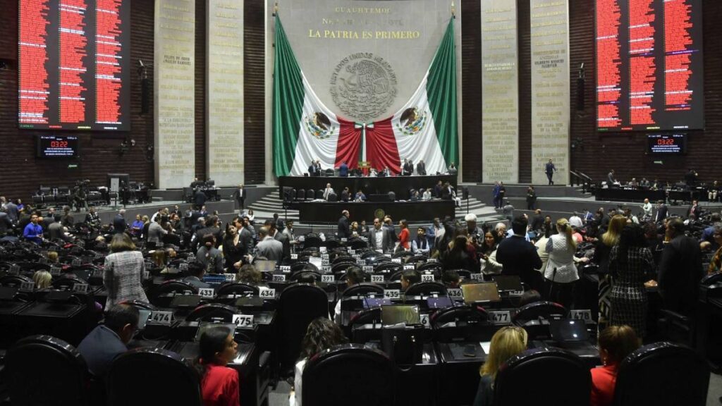 Diputado de Morena propone castigar memes.