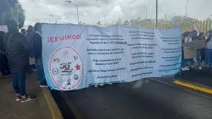 CNTE bloqueó vialidades en Edomex y levantó plumas de la caseta México-Puebla