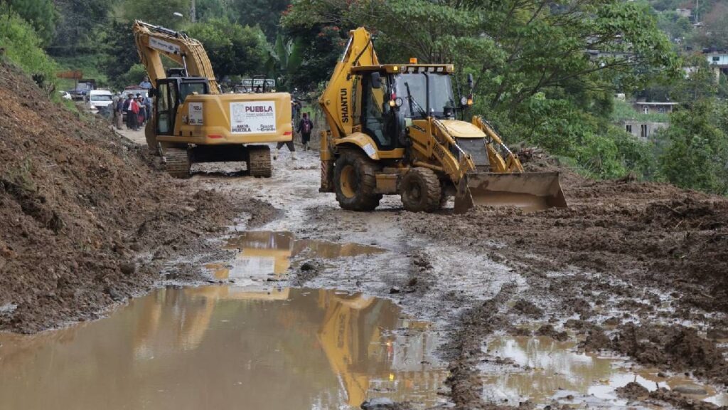 con-150-maquinas-liberan-caminos-en-sierra-norte-y-nororiental-de-puebla