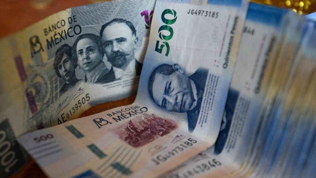 Mexicanos pagarán 2 mil pesos adicionales de impuestos en 2026. Cuartoscuro