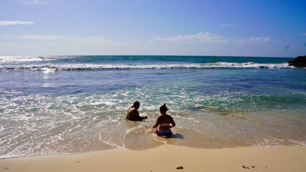 Tulum abre playas con acceso libre, pero sin comida ni bebidas; la medida busca atraer turismo tras caída de visitantes.
