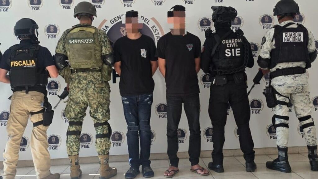 Detienen a dos presuntos extorsionadores de limoneros en Apatzingán