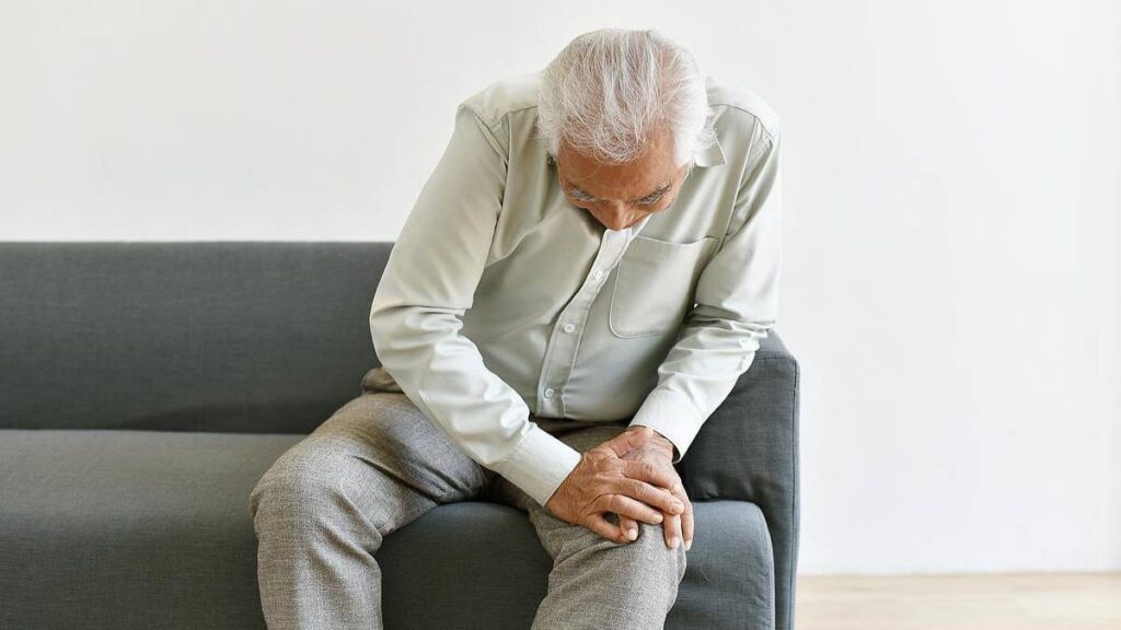 ¿Dolor en la rodilla, por artritis? Ejercicios en casa pueden ayudar, dice estudio