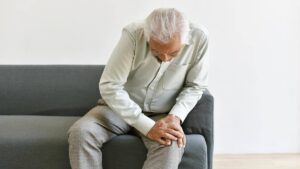 ¿Dolor en la rodilla, por artritis? Ejercicios en casa pueden ayudar, dice estudio