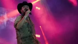 Riña y caída marcan concierto de Edén Muñoz en Acapulco; hay una fallecida