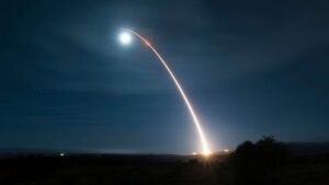 Trump rompe 30 años de pausa y ordena pruebas nucleares en EE.UU.: ¿riesgo de una nueva carrera armamentista?