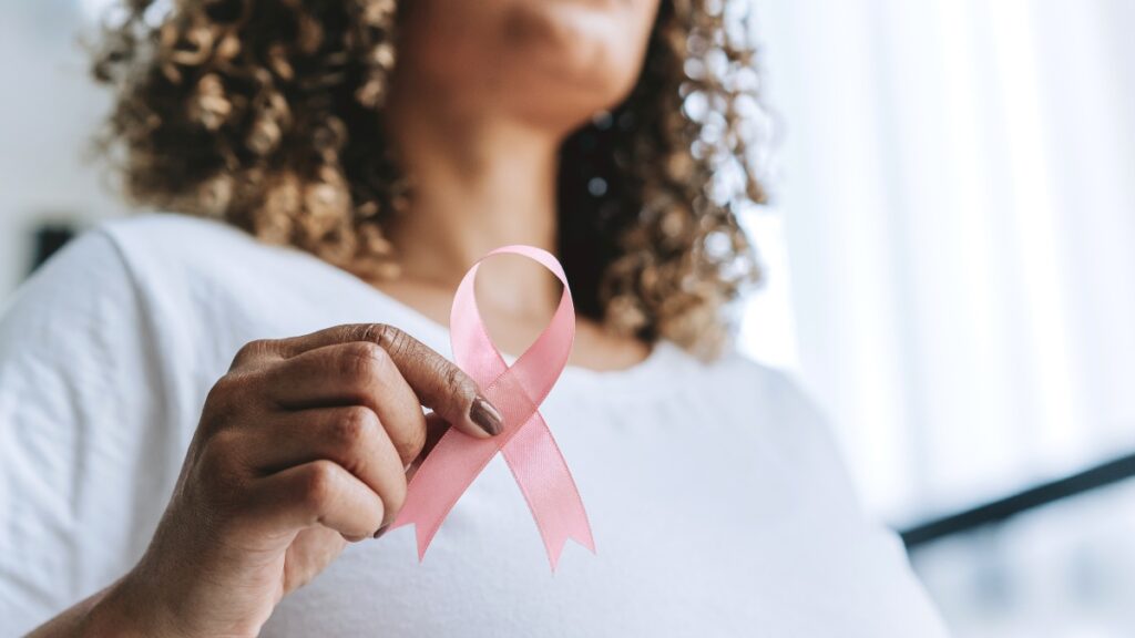 El alto costo de enfrentar el cáncer de mama; pacientes gastan hasta 5 mdp