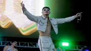 El Bogueto abandona concierto tras intercambio de agua con asistentes; ¿qué pasó?