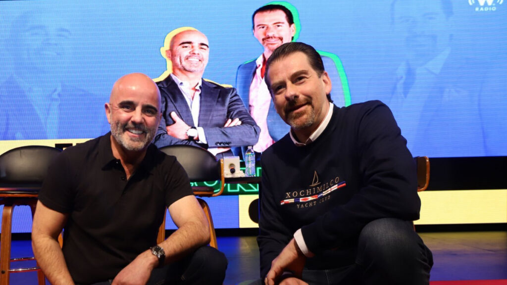 "El Estaca" revela que corrió a una famosa comediante en vivo