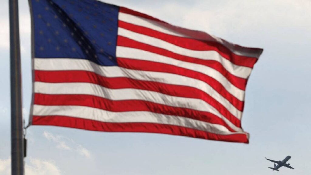 DHS elimina extensión automática del permiso de trabajo; migrantes deberán cumplir nuevo requisito de revisión antes de renovarlo.