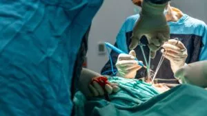 Prisión para quien realicen cirugías a menores de edad: “Ley Nicole” avanza en Durango