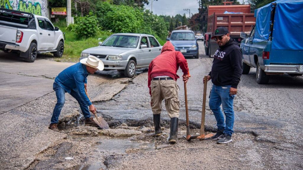 estudiantes-de-la-unam-marchan-en-la-mexico-queretaro-por-baches-en-cuautitlan-izcalli