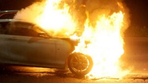 Video: conductor muere atrapado en coche autónomo en llamas