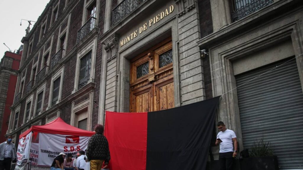 Trabajadores del Monte de Piedad estallan huelga tras años de conflictos laborales