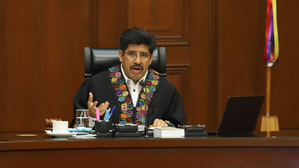 El presidente de la SCJN criticó la reforma a la Ley de Amparo por incluir retroactividad, lo que podría derivar en litigios constitucionales.