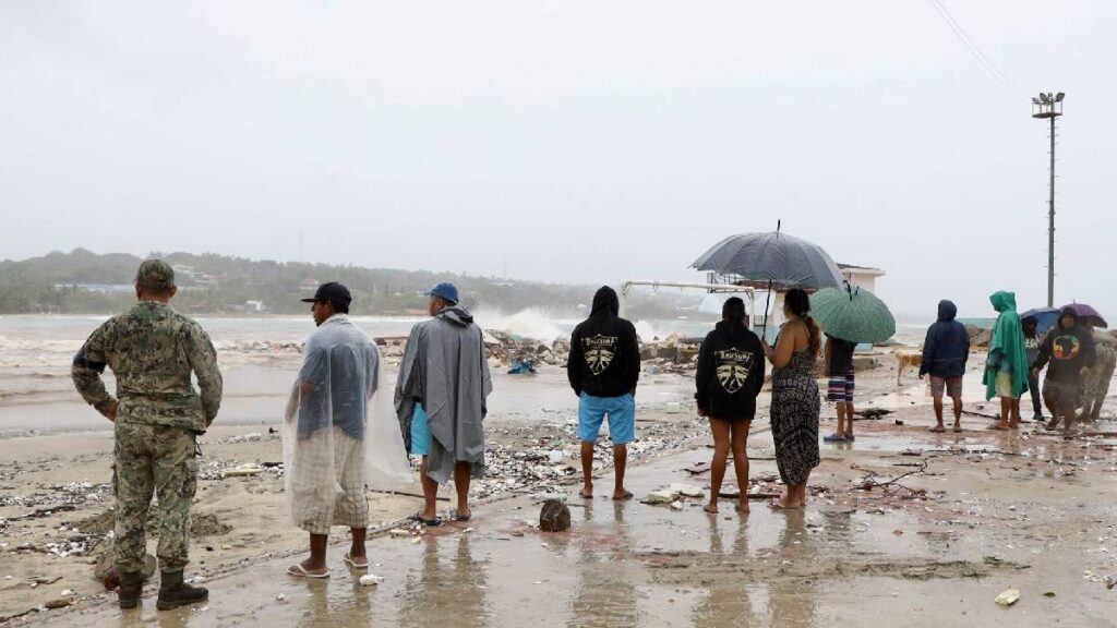 Melissa ya es huracán y se intensificará; amenaza con lluvias catastróficas en Haití, República Dominicana y Jamaica.