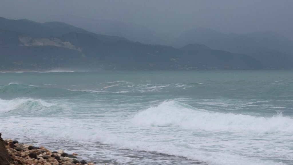 Huracán Melissa alcanza la categoría 3 cerca de Jamaica