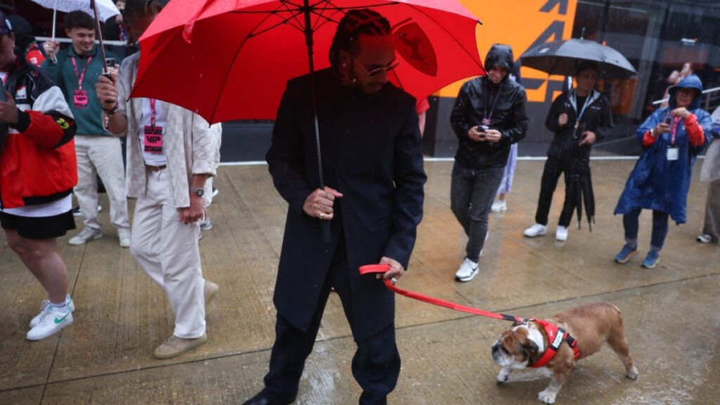 Lewis Hamilton agradece la "abrumadora" respuesta al fallecimiento de su perro Roscoe