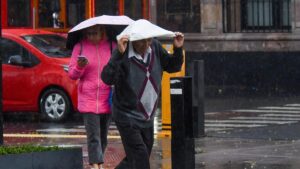 Frente Frío 12 dejará lluvias fuertes: autoridades piden armar mochila de emergencia