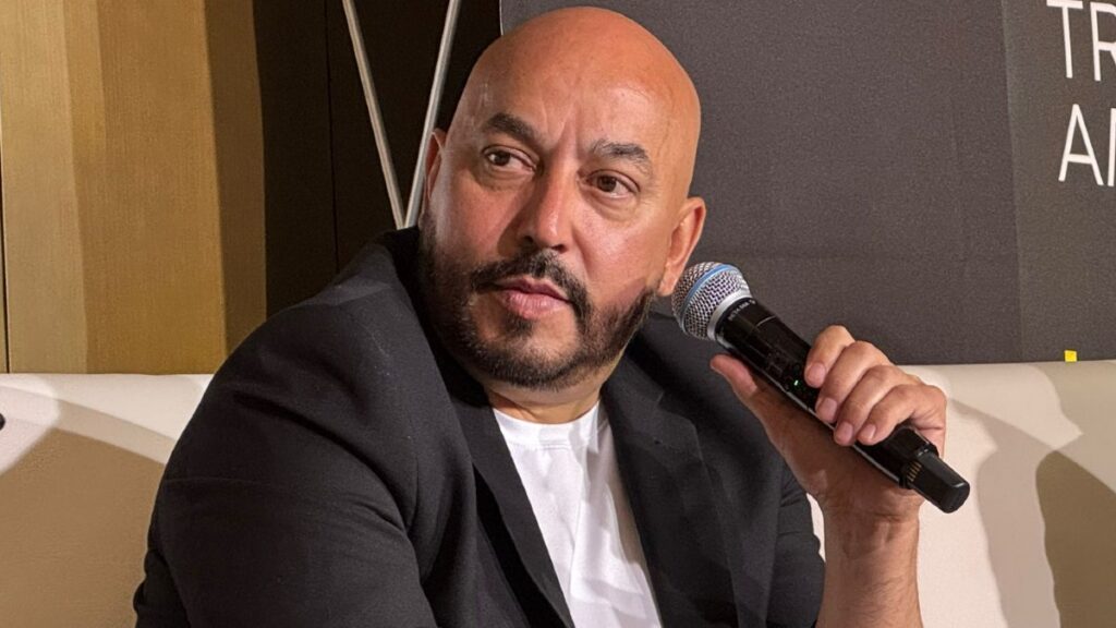 Lupillo Rivera elimina fotos de Belinda en su libro y cuestiona igualdad de género