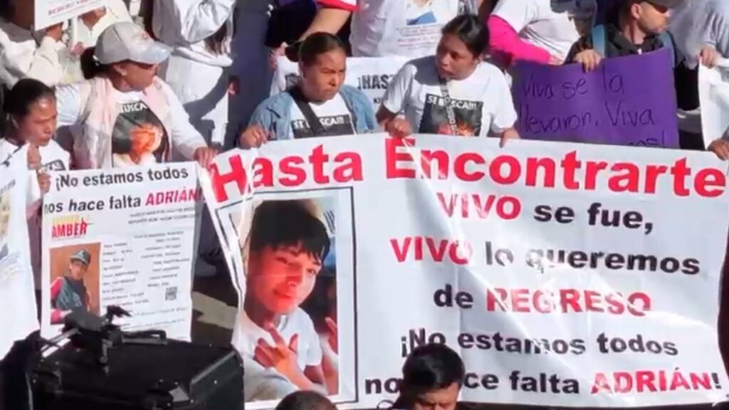 Piden hallar a Kimberly y más desaparecidos, bloquean Periférico.