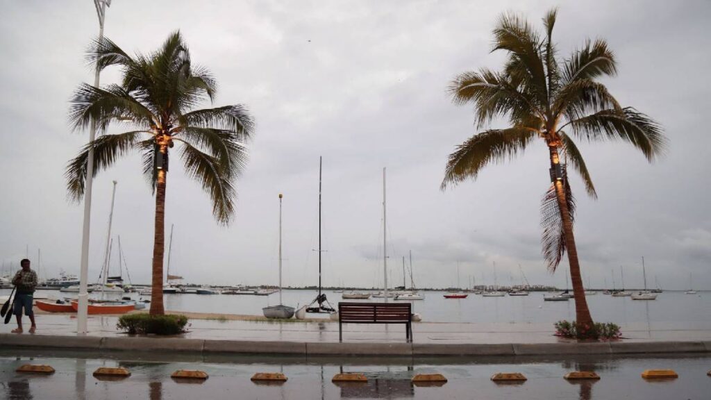 Melissa puede convertirse en huracán este fin de semana; amenaza a Jamaica, Haití y República Dominicana con lluvias torrenciales.