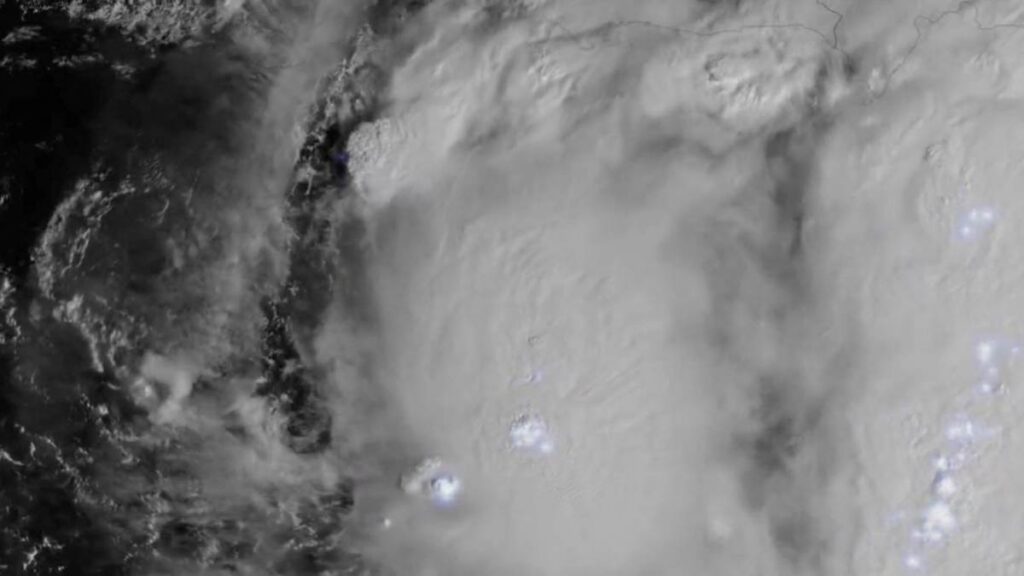 Melissa se intensifica a huracán categoría 2 y avanza sobre el Caribe rumbo a Jamaica