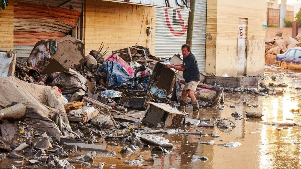 montanas-de-lodo-asi-luce-la-colonia-gaviotas-en-poza-rica