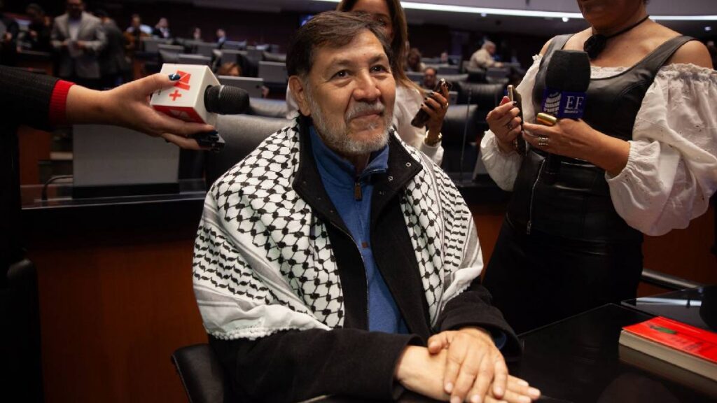 Gerardo Fernández Noroña viaja a Palestina; Emiratos Árabes paga su vuelo y el senador pide licencia para ausentarse del Senado.