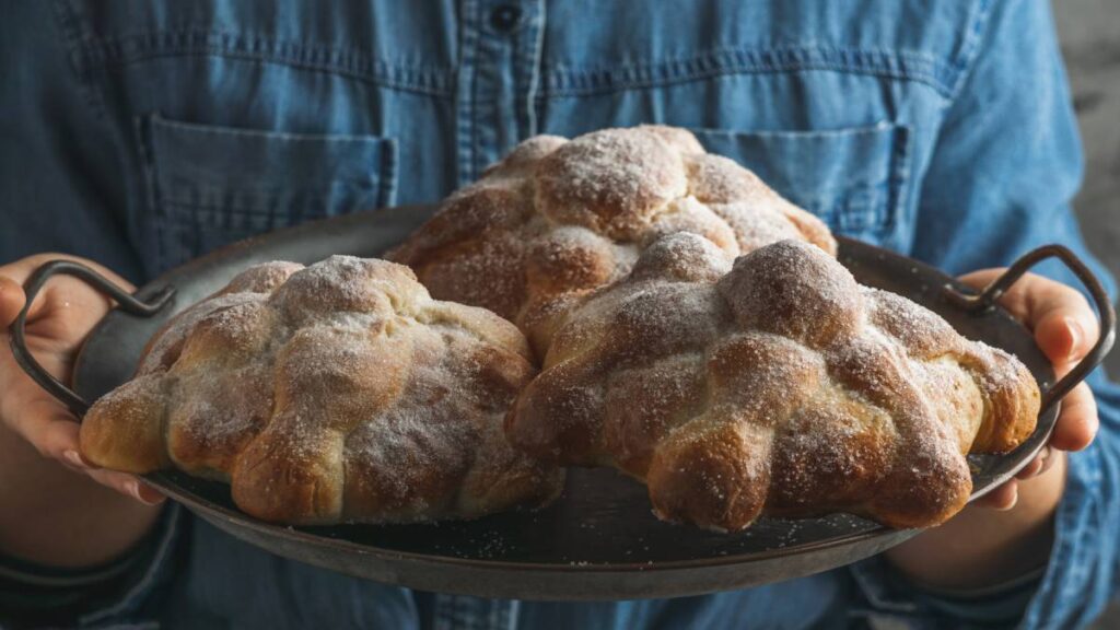 Receta sencilla para hacer pan de muerto FIT, hecho totalmente en casa