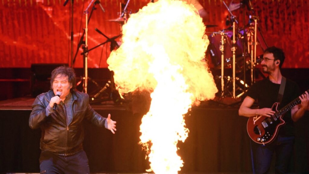 Pese a crisis política, Javier Milei lanza presenta cantando rock