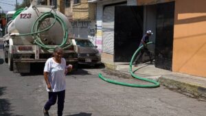 Distribuir agua sin permiso en Edomex puede llevarte hasta 6 años a prisión