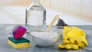 ¿Por qué está de moda limpiar con agua oxigenada y bicarbonato de sodio?