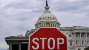 Muerte de Alex Pretti en Minneapolis podría causar otro cierre gubernamental; demócratas amenazan con retirar apoyo