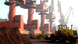 China limita "tierras raras": minerales indispensables para chips y armas