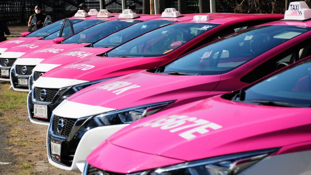 reportan-que-taxis-piratas-extorsionan-a-turistas-en-cdmx