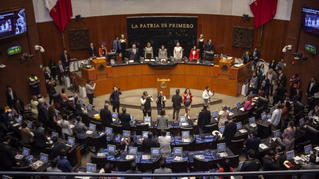 Senado aprueba reforma a la Ley de Amparo con 83 votos a favor; oposición alerta que limita derechos ciudadanos.