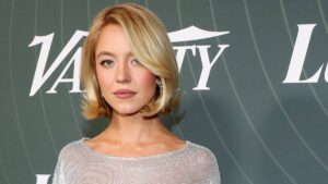 Sydney Sweeney deslumbra con vestido semitransparente en alfombra roja de Variety