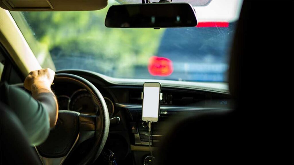 Uber y apps similares no pueden operar en aeropuertos, aclara SICT