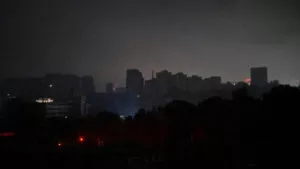 Ataque ruso deja sin luz a Kiev y causa la muerte de un niño