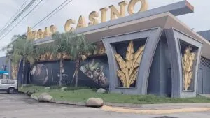 Balacera frente al casino “Vegas” en Tapachula deja vehículos dañados y pánico en la población